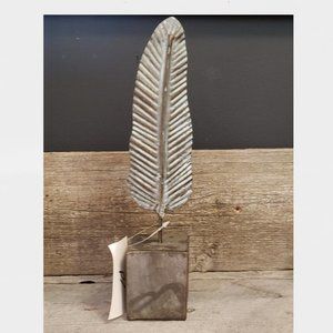 NWOT Renwill luxury tin foliage decor